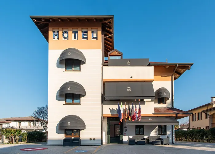 Cheap hotel: Small Hotel Royal Hotel Rc12